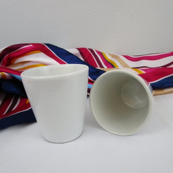 🏠Host Pick🏠 Set of 2 White Ceramic Saki Cups - Picture 4 of 5